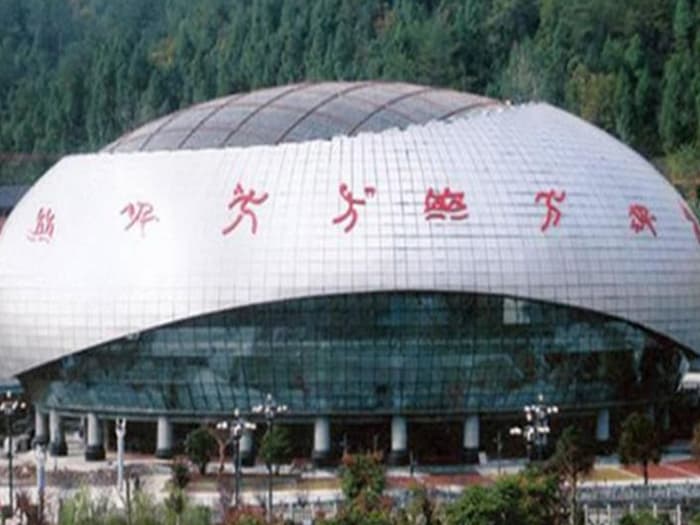 闵行体育中心球形网架加工安装